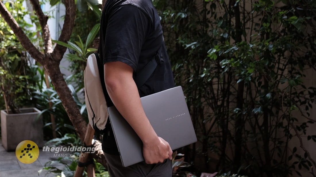 02-cam-nam-di-chuyen-Vivobook